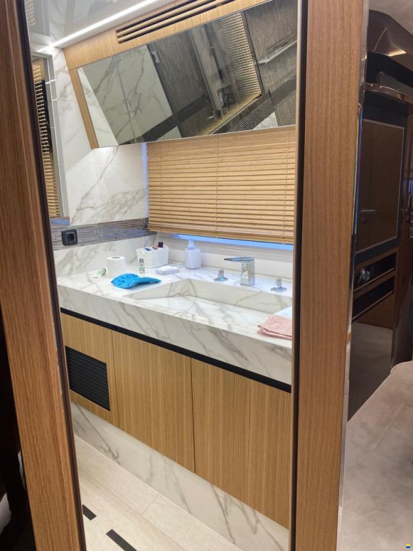 Galeon 680 FLY