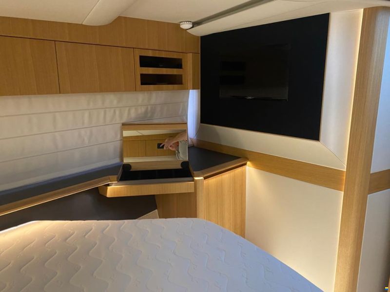 Galeon 680 FLY