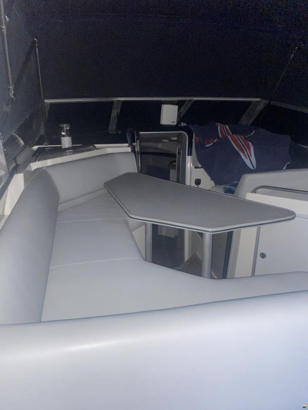 Bayliner 3055