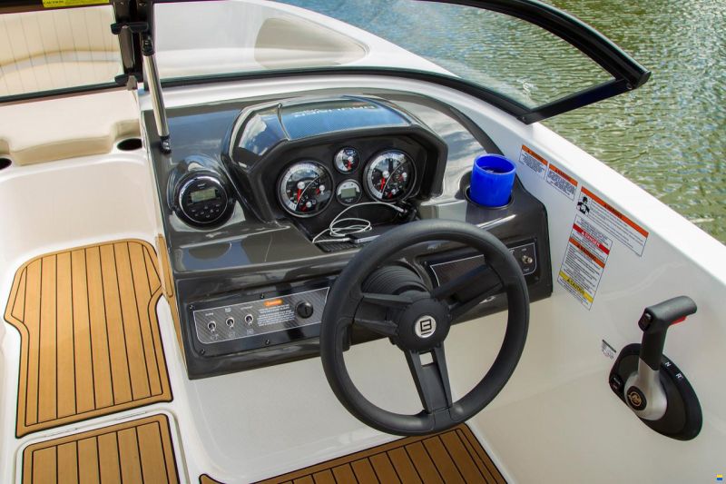 Bayliner VR5 Wakeboard