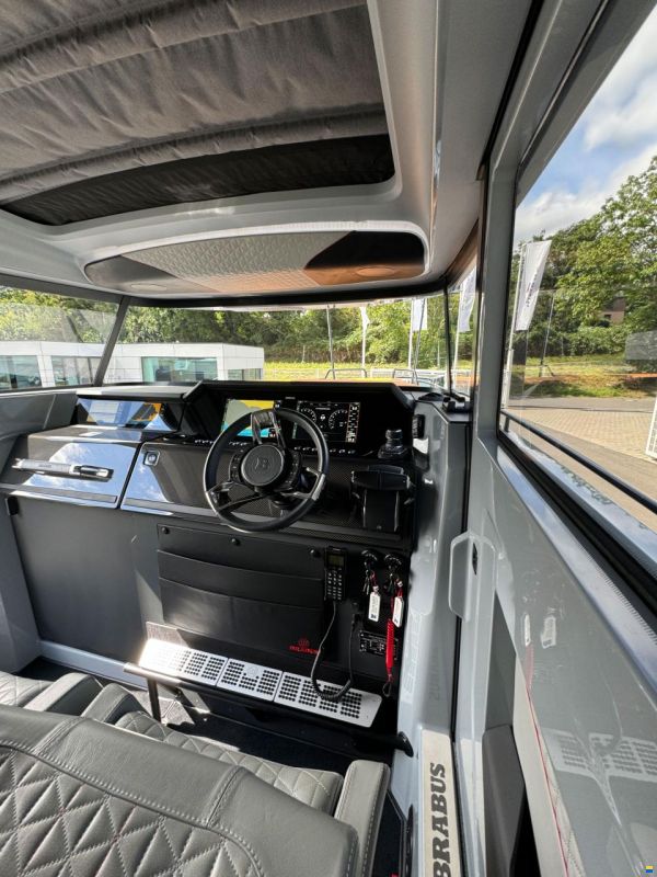 Brabus Shadow 900 Cross Cabin