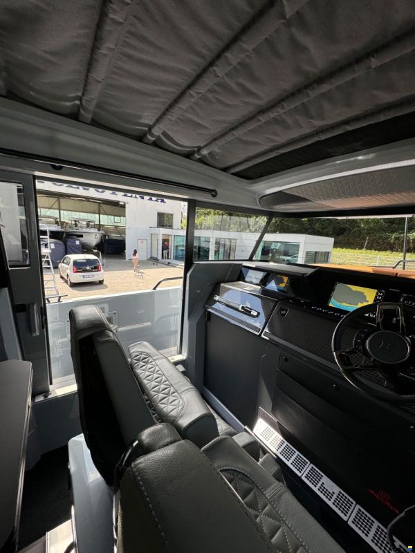 Brabus Shadow 900 Cross Cabin