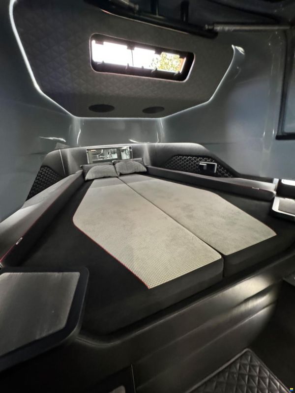 Brabus Shadow 900 Cross Cabin