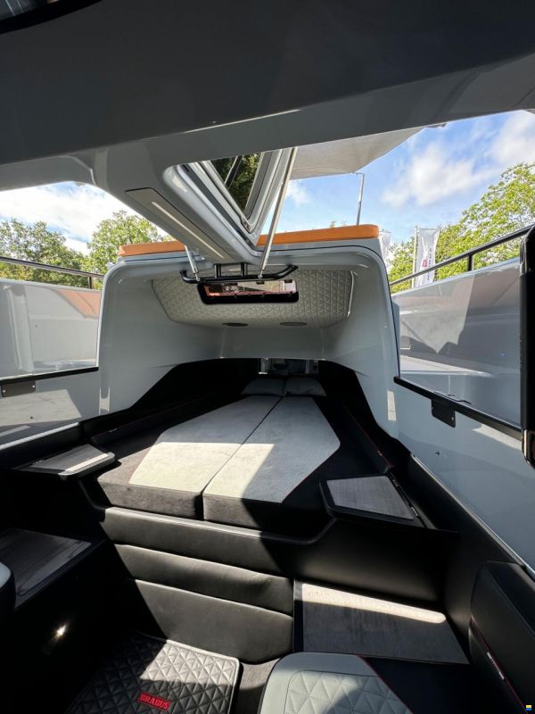 Brabus Shadow 900 Cross Cabin