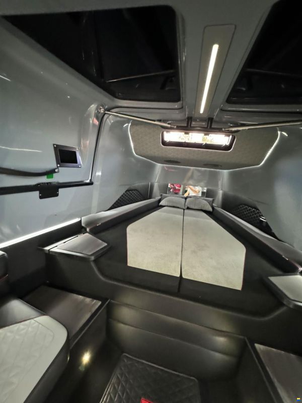 Brabus Shadow 900 Cross Cabin