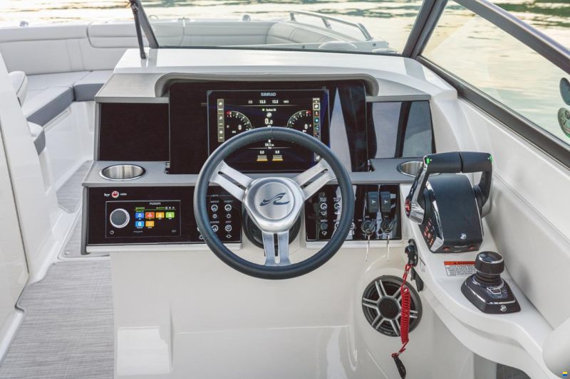 Sea Ray SDX 290 OB Europe