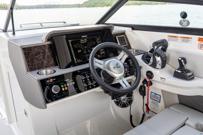 Sea Ray SDX 290 OB Europe