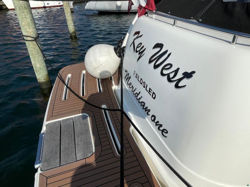 Meridian Yachts 411