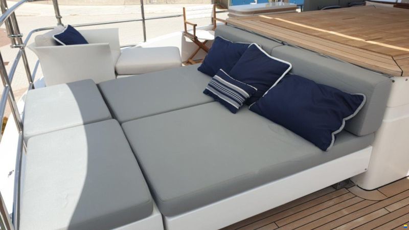 Benetti Delfino 93