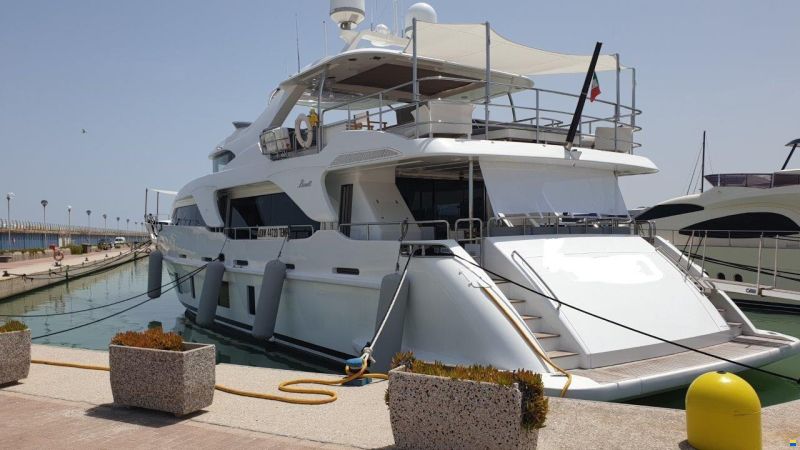 Benetti Delfino 93
