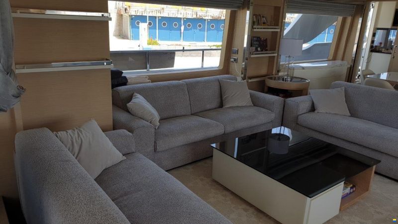 Benetti Delfino 93