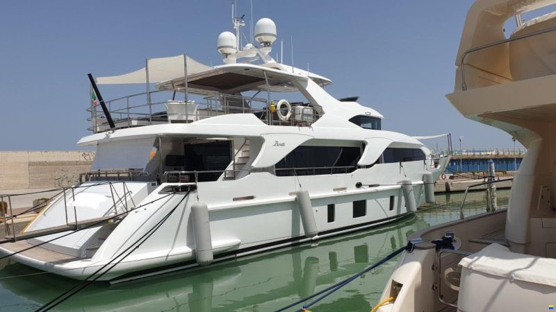 Benetti Delfino 93