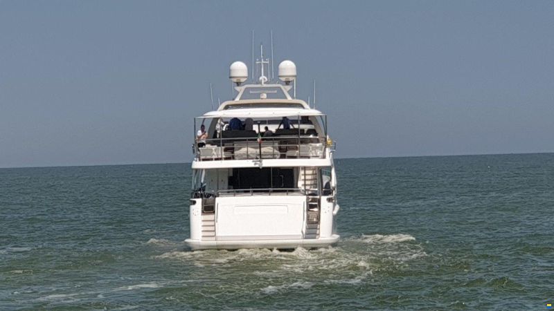Benetti Delfino 93