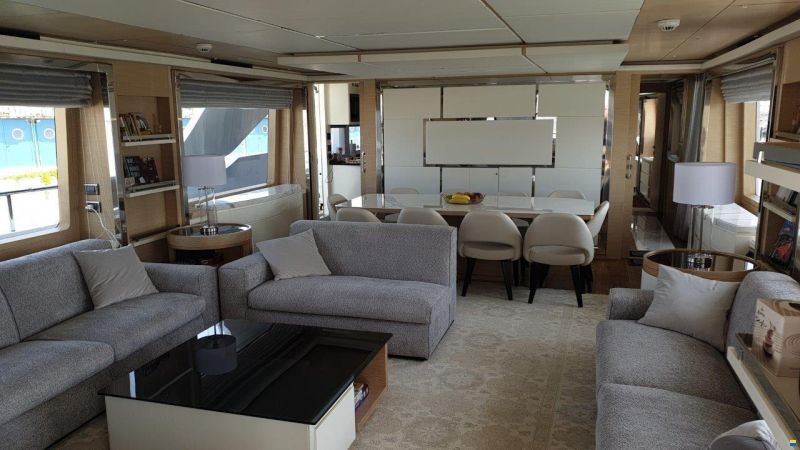 Benetti Delfino 93
