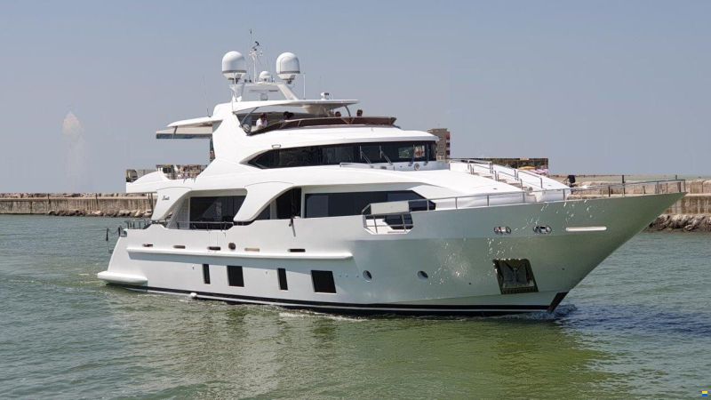 Benetti Delfino 93
