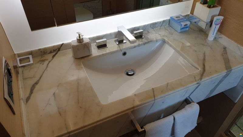 Benetti Delfino 93