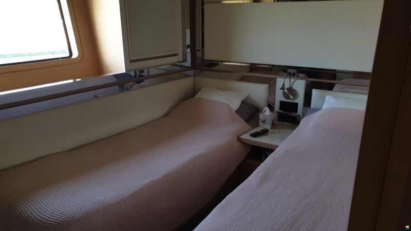 Benetti Delfino 93