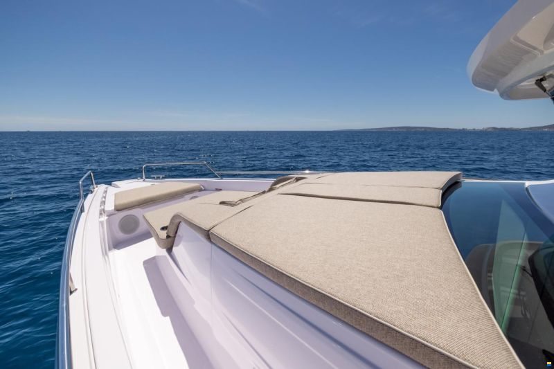 Axopar 45 Cross Cabin