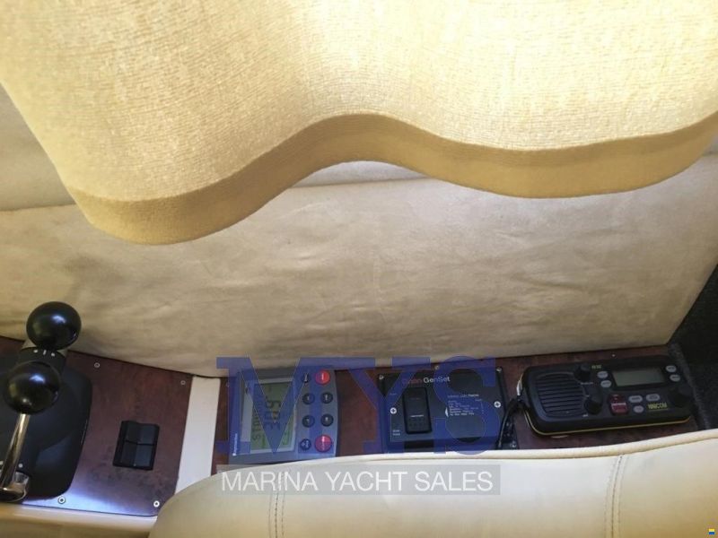 Galeon 330 Fly