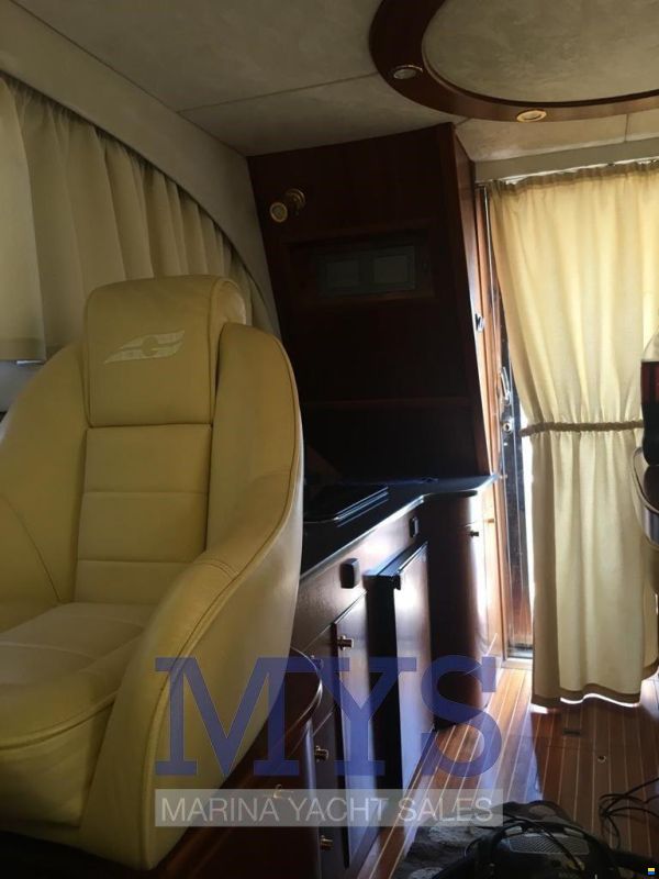 Galeon 330 Fly