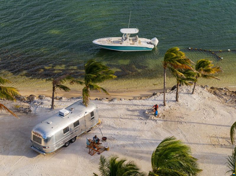 Boston Whaler 250 DAUNTLESS