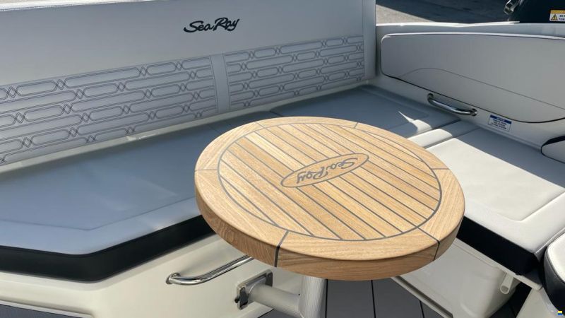 Sea Ray SPX 210