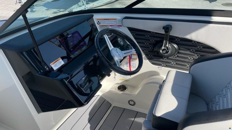 Sea Ray SPX 210