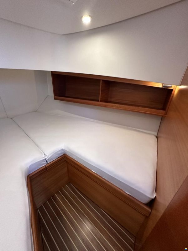 Paragon Yachts 31 Cabin