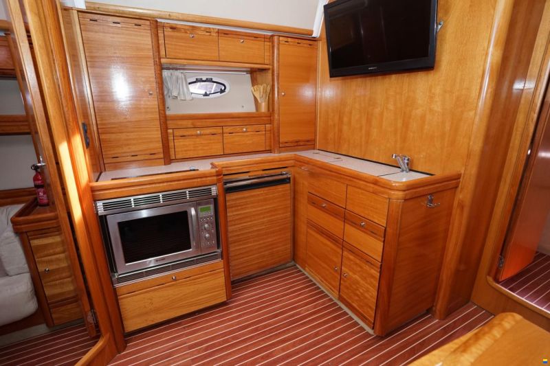 Bavaria 42 HT Sport IPS-500 - Hydraulic Platform