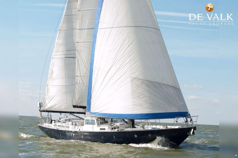 Robert Clark 64 Pilothouse