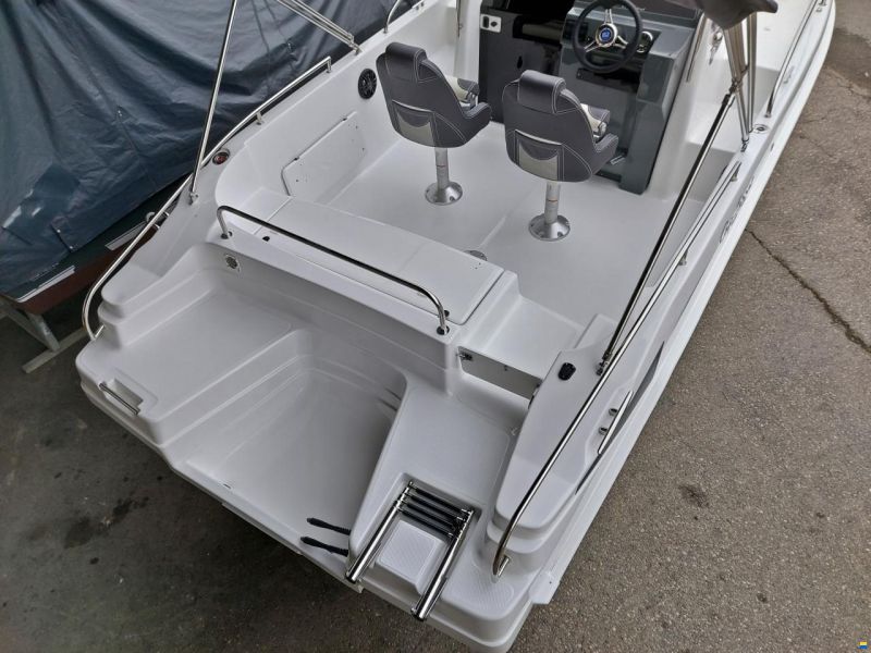 B2 Marine Cap Ferret 702 Open
