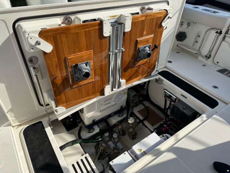 Boston Whaler 405 Conquest