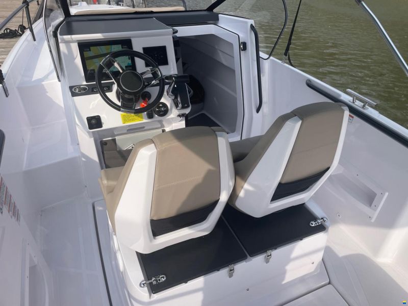 Axopar 25 Cross Bow