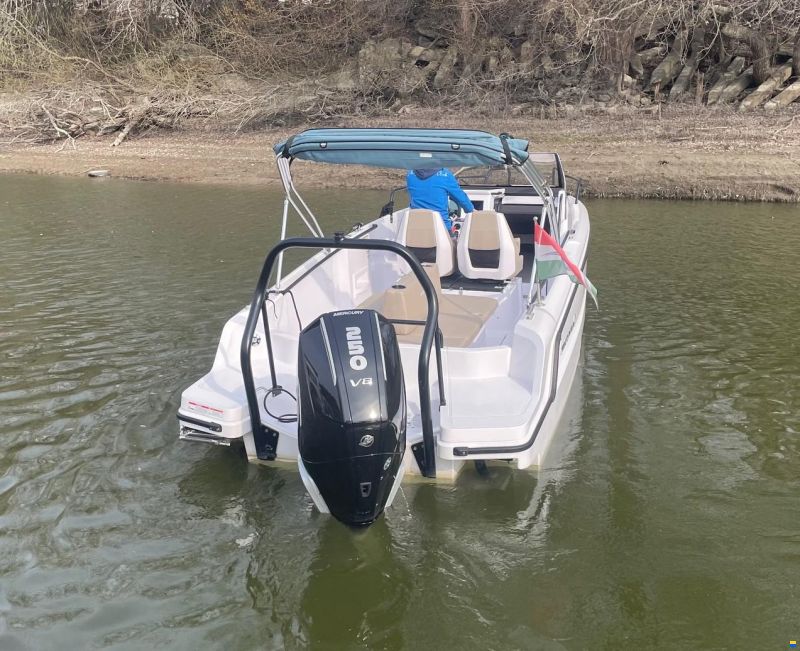 Axopar 25 Cross Bow