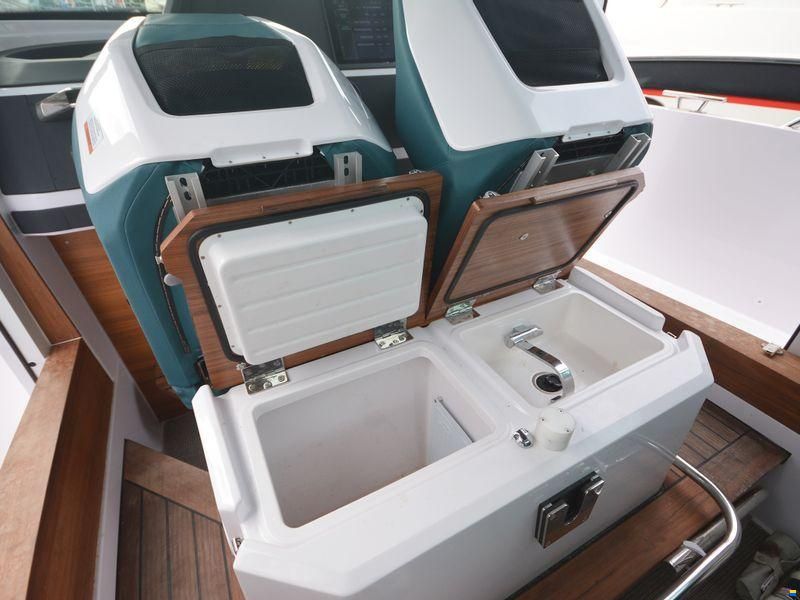 Axopar 28 Cabin