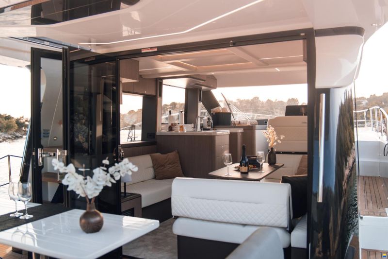 Galeon 440 Fly