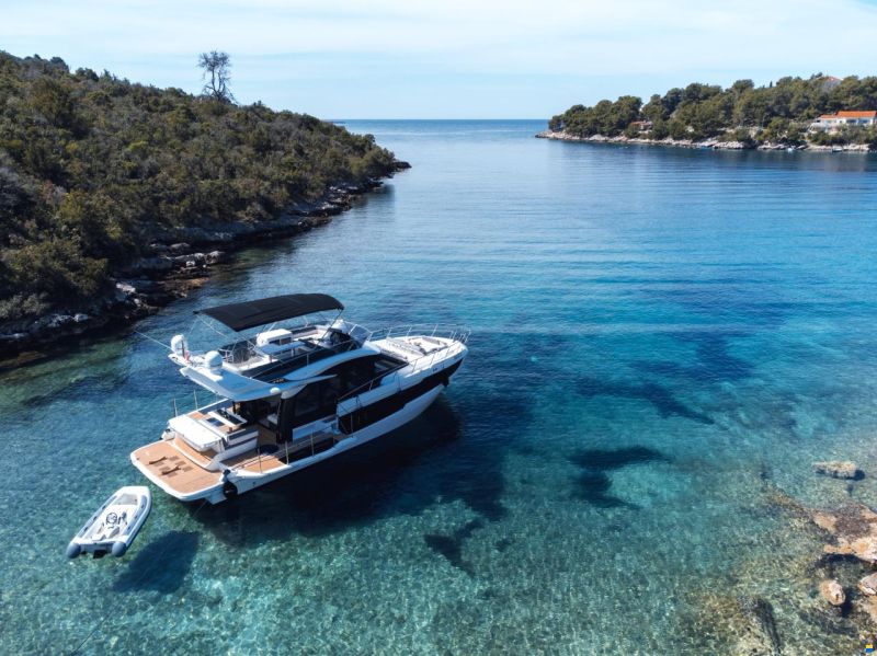 Galeon 440 Fly