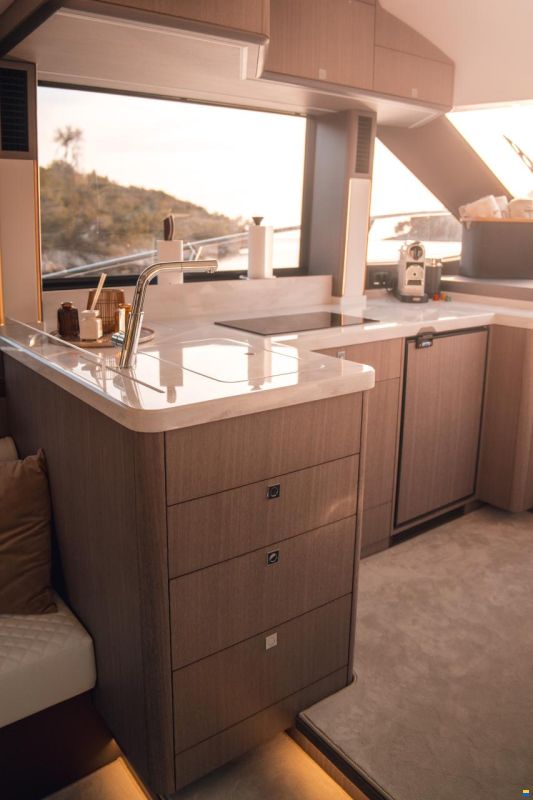 Galeon 440 Fly