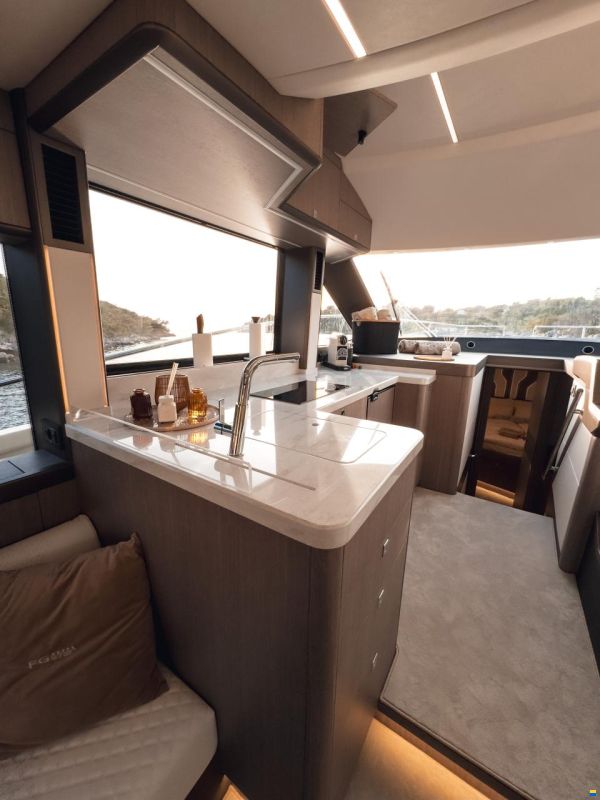 Galeon 440 Fly