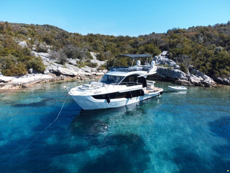 Galeon 440 Fly