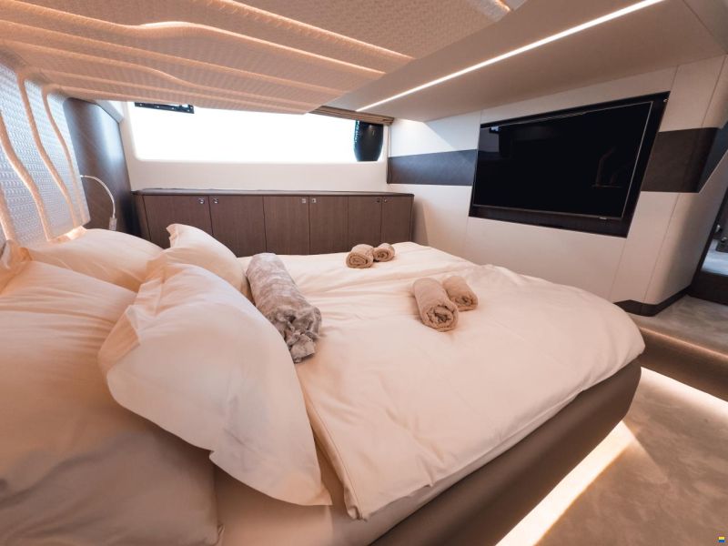 Galeon 440 Fly