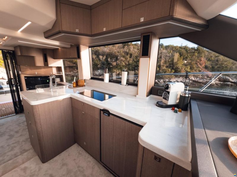 Galeon 440 Fly