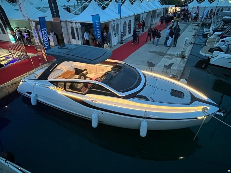 Fairline F//Line 33