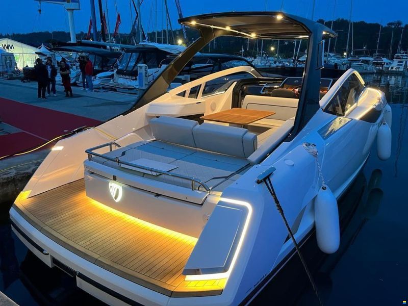 Fairline F//Line 33
