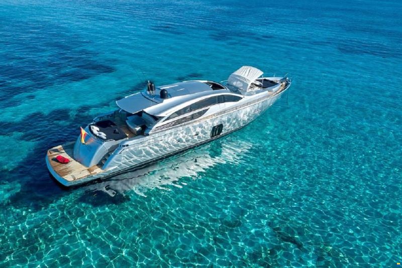 Pershing 80