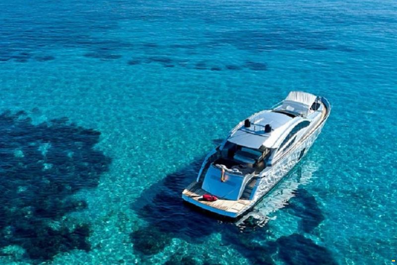 Pershing 80