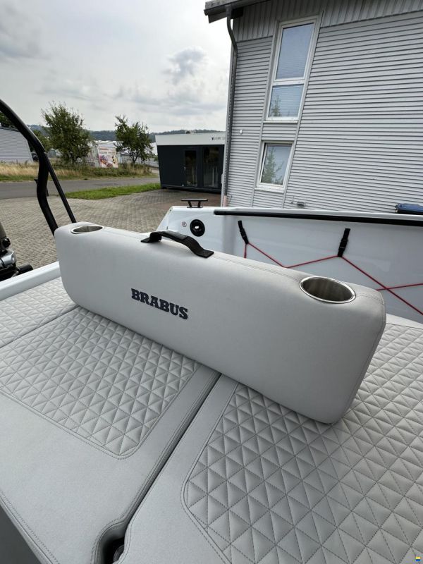 Brabus 300 Shadow - Multistorage