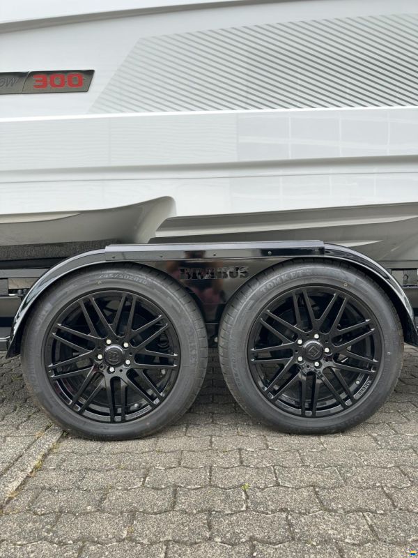 Brabus 300 Shadow - Multistorage