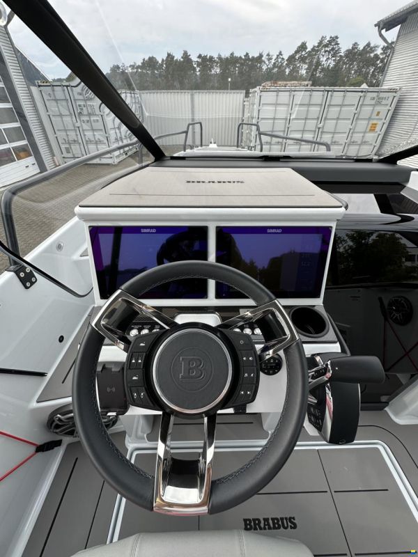 Brabus 300 Shadow - Multistorage
