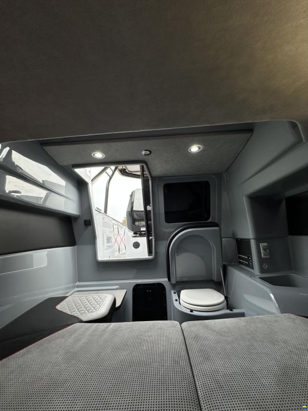 Brabus 300 Shadow - Multistorage